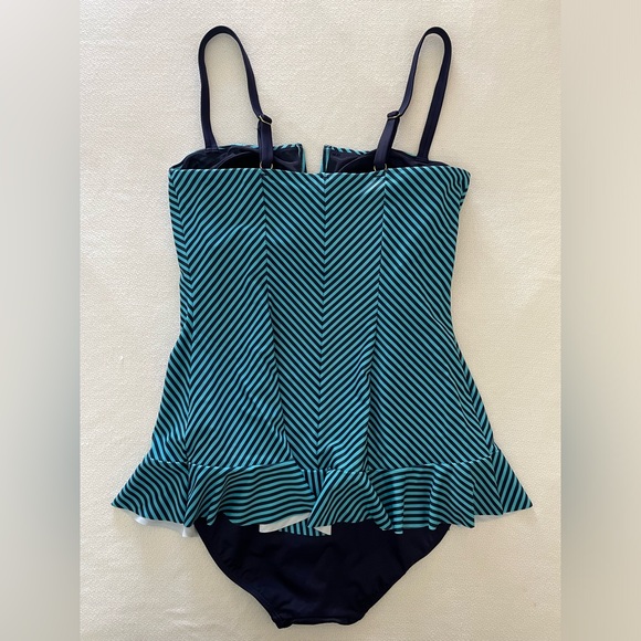 NWOT SPANX Striped Ruffle Wireless Padded One Piece Swim Dress Size 12 - Picture 5 of 10